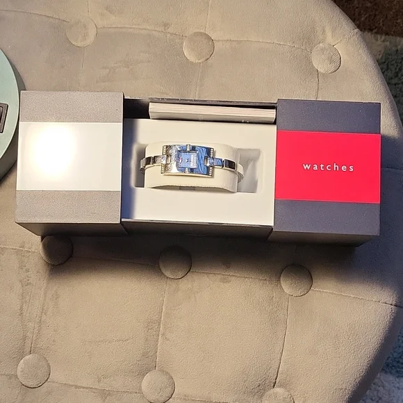 Vintage Tommy Hilfiger Watch - Picture 4 of 4